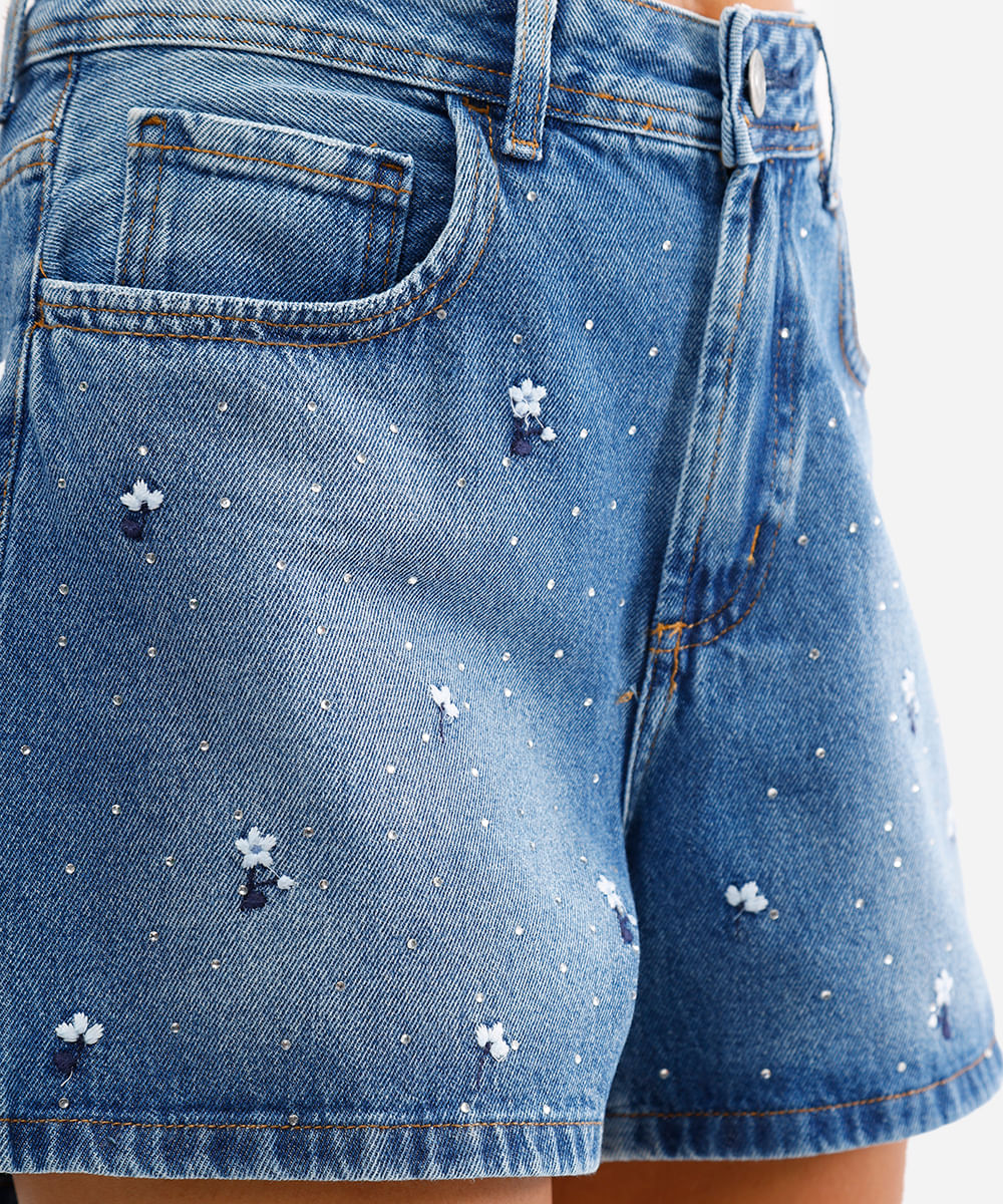 short jeans feminino com bordados e brilhos azul