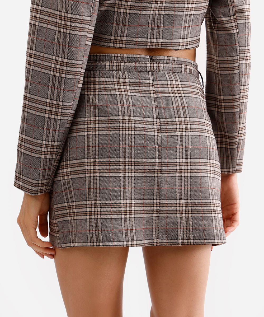 saia curta feminina xadrez com cinto marrom