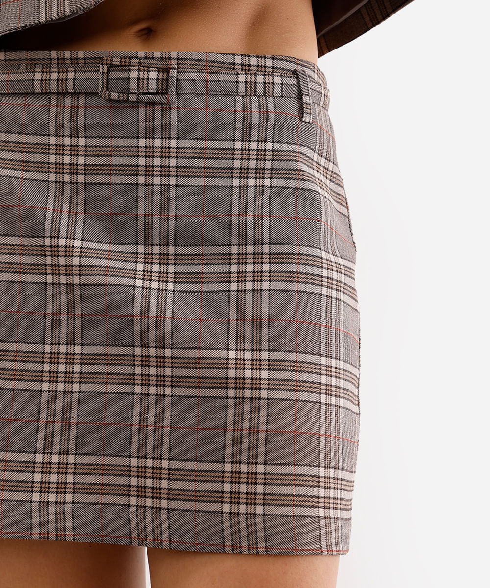 saia curta feminina xadrez com cinto marrom