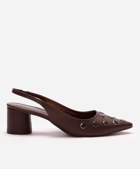 scarpin feminino bico fino com tachas oneself marrom