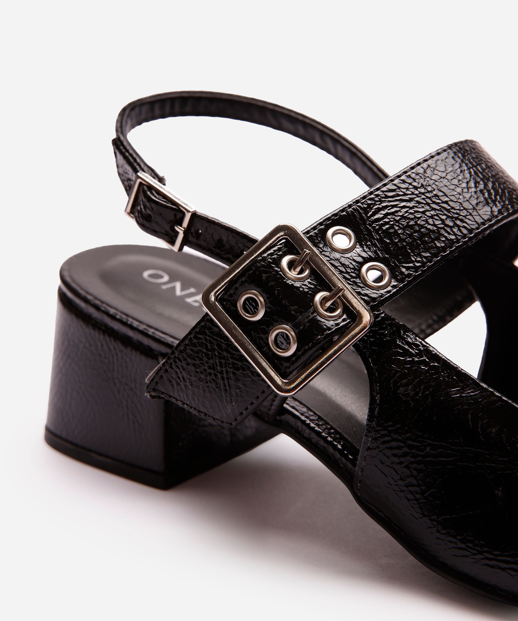 scarpin boneca com ilhós oneself preto