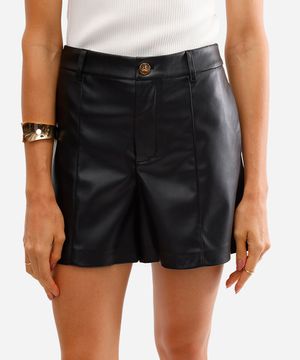 short feminino de poliuretano com recortes preto