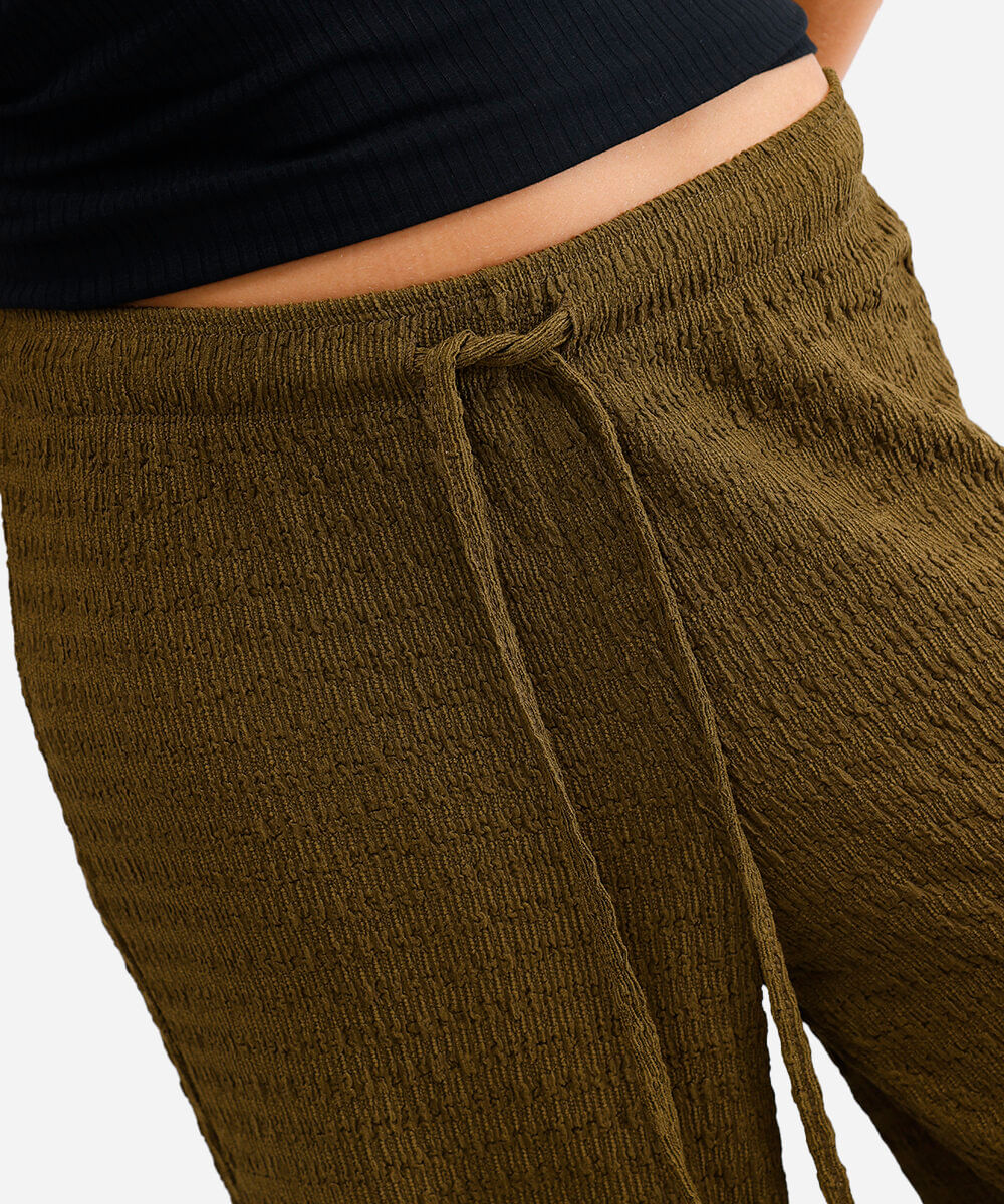calça reta feminina texturizada verde