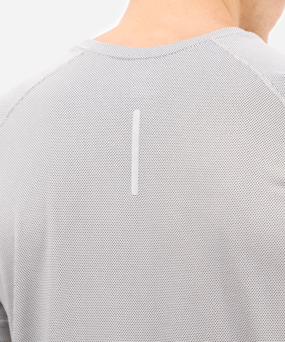 camiseta esportiva masculina manga raglan cinza