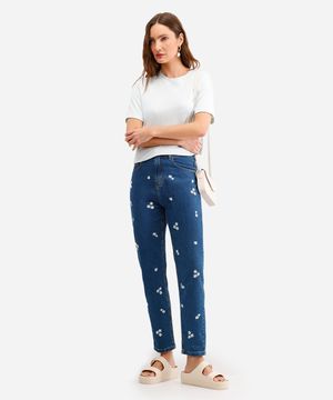 calça mom feminina jeans com bordado floral azul