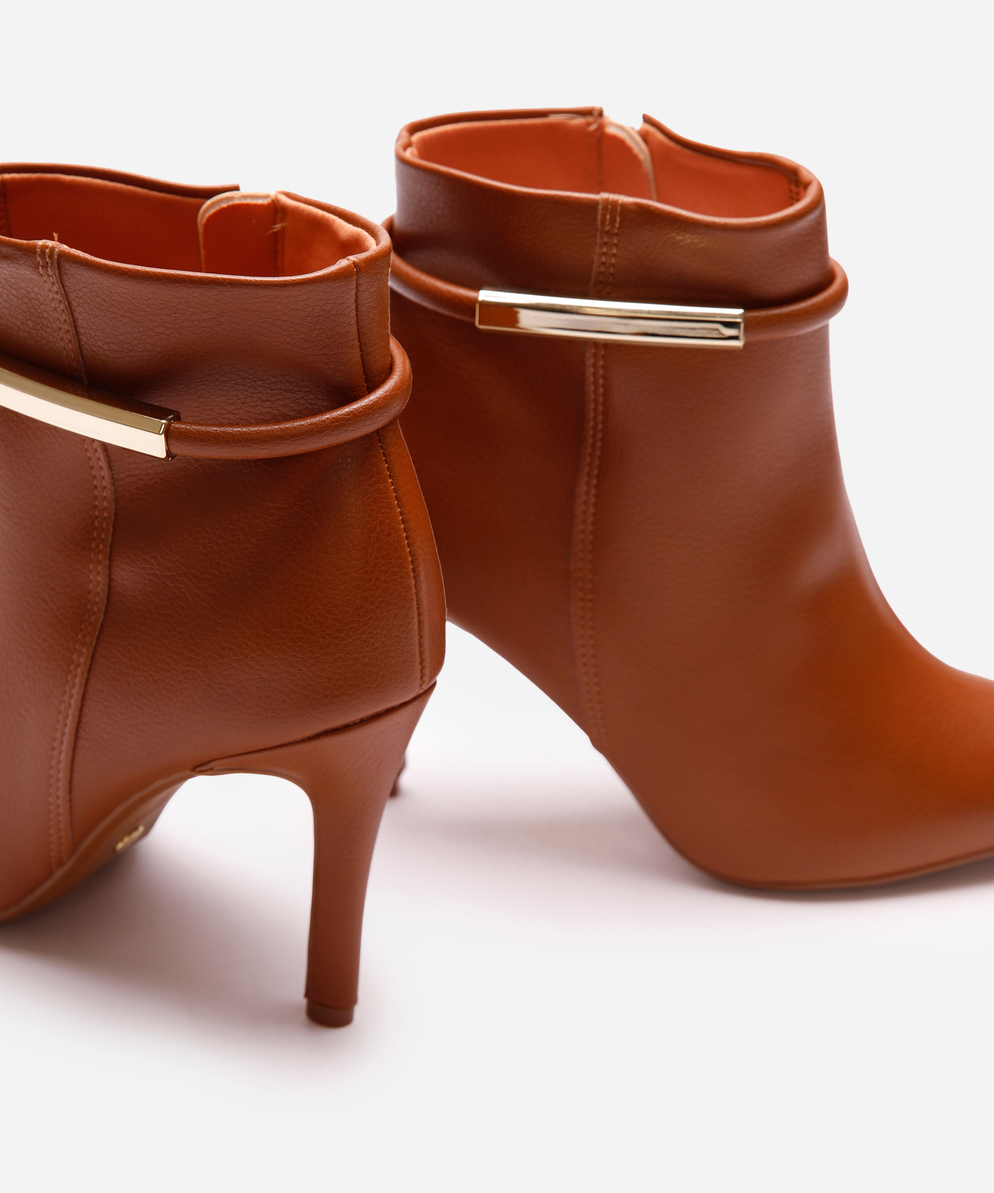 bota feminina cano curto bico fino vizzano marrom