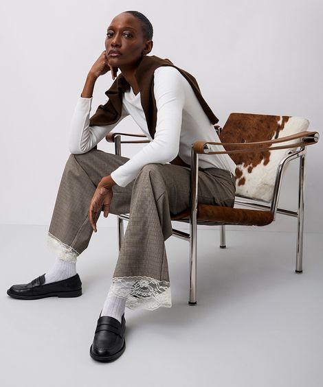 calça reta cropped feminina xadrez com renda mindset bege