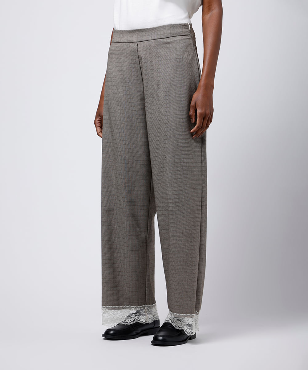 calça reta cropped feminina xadrez com renda mindset bege