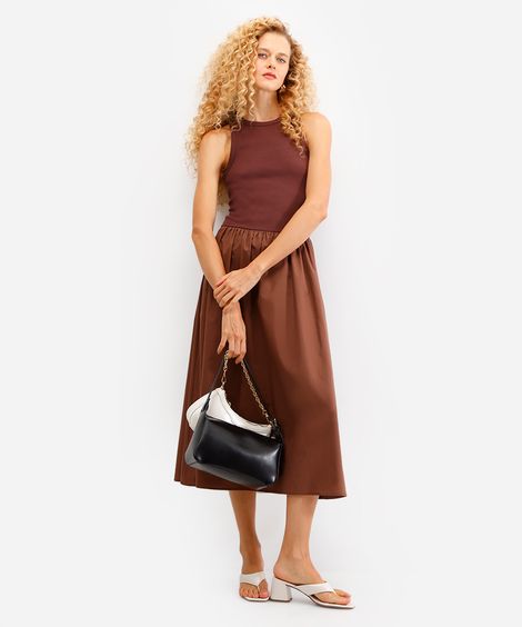 vestido midi canelado saia volumosa marrom
