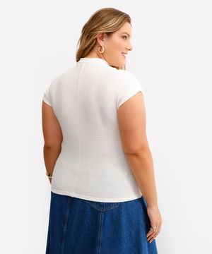blusa de viscose gola alta manga japonesa plus size off white