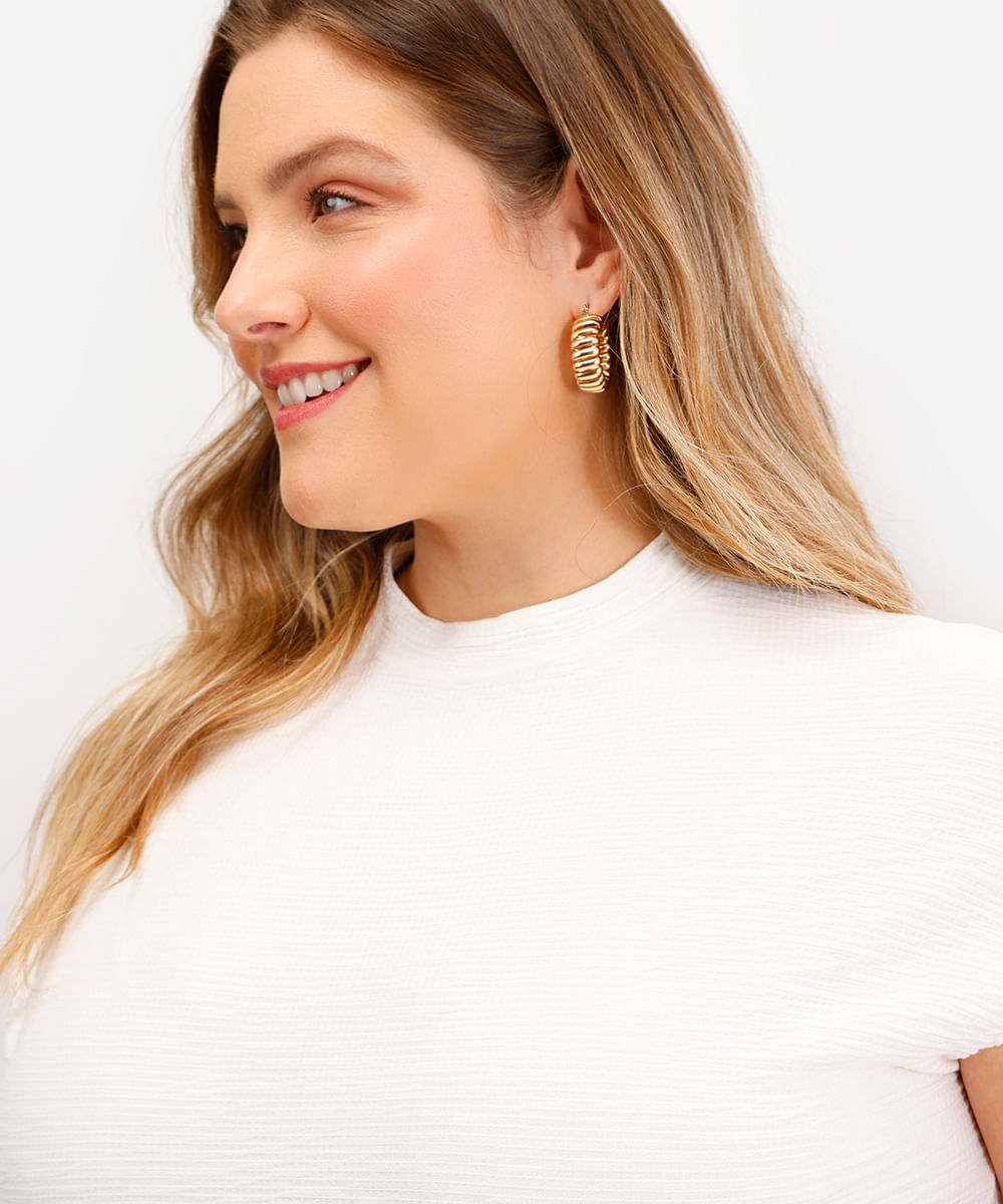 blusa de viscose gola alta manga japonesa plus size off white