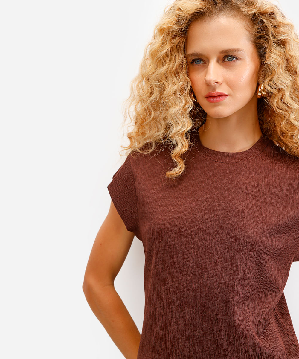 blusa muscle tee texturizada marrom