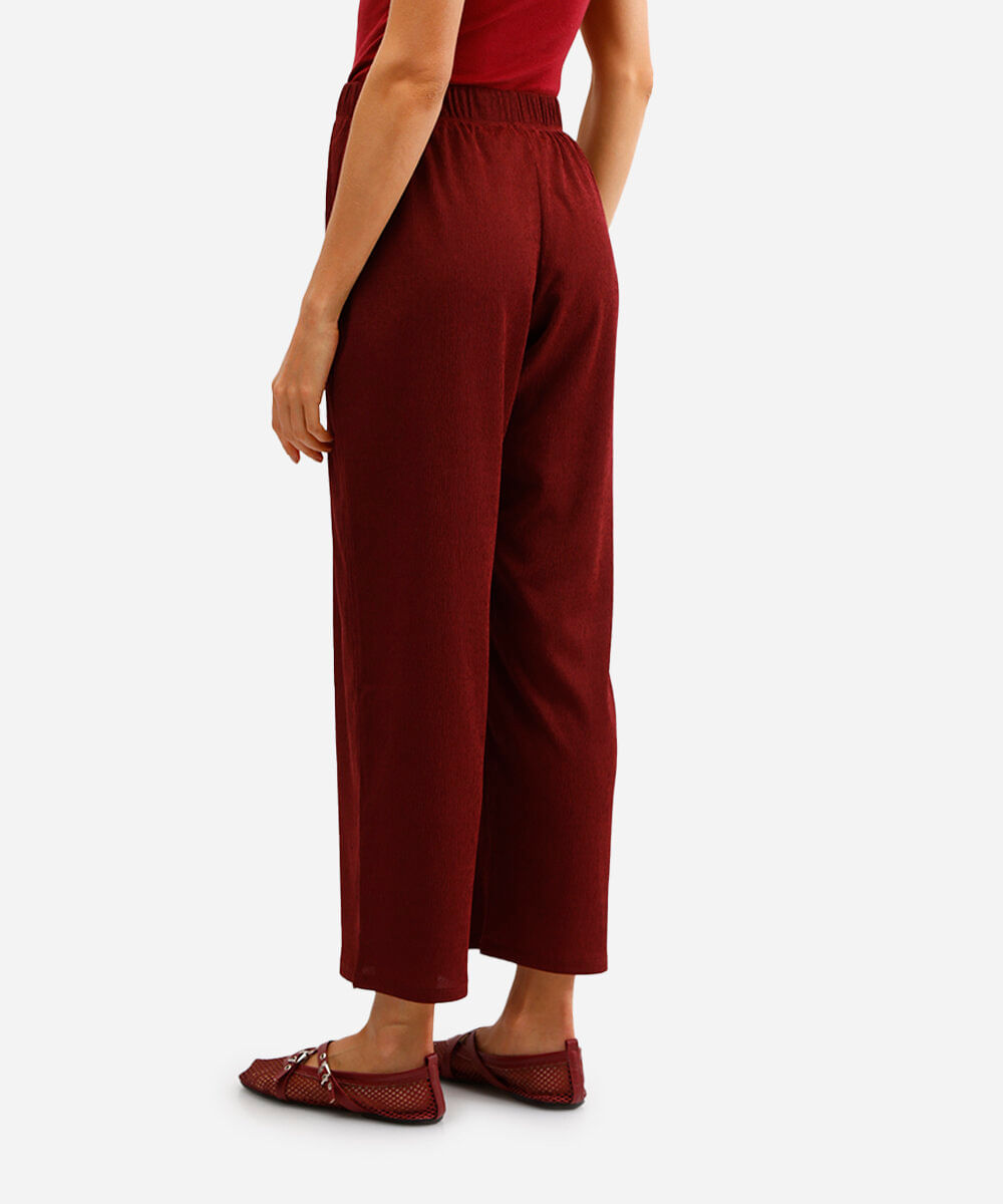 calça reta cós com elástico texturizada vinho