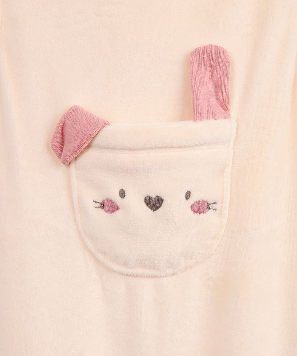 jardineira longa infantil de plush com blusa coelhinho off white