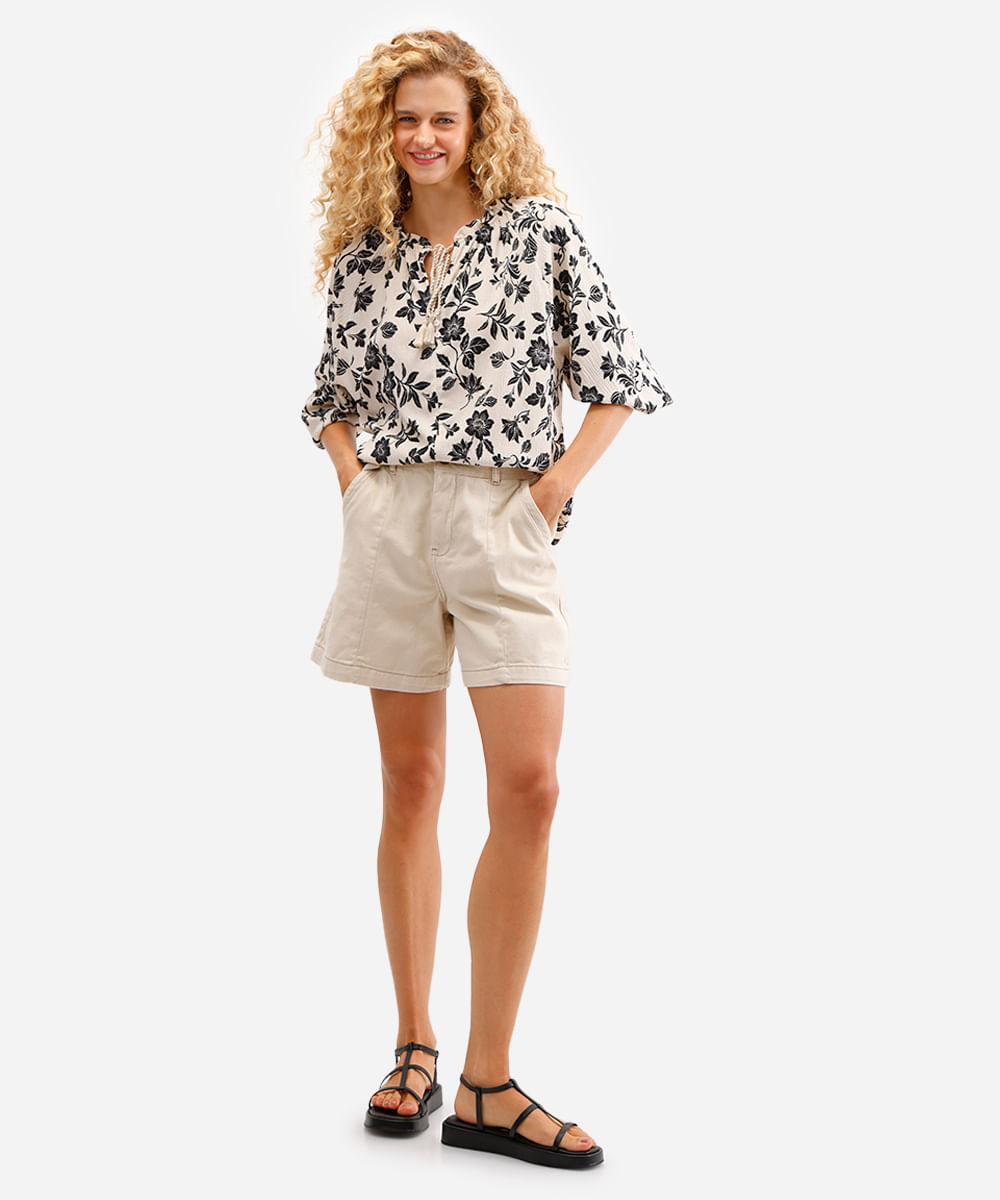 bata feminina manga longa floral texturizada bege