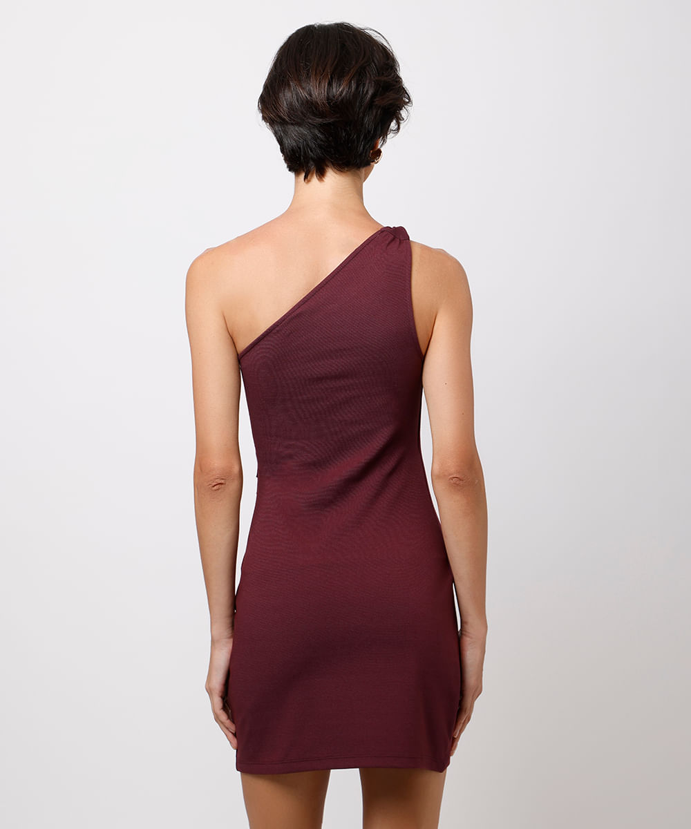 vestido curto ombro único com pregas mindset vinho