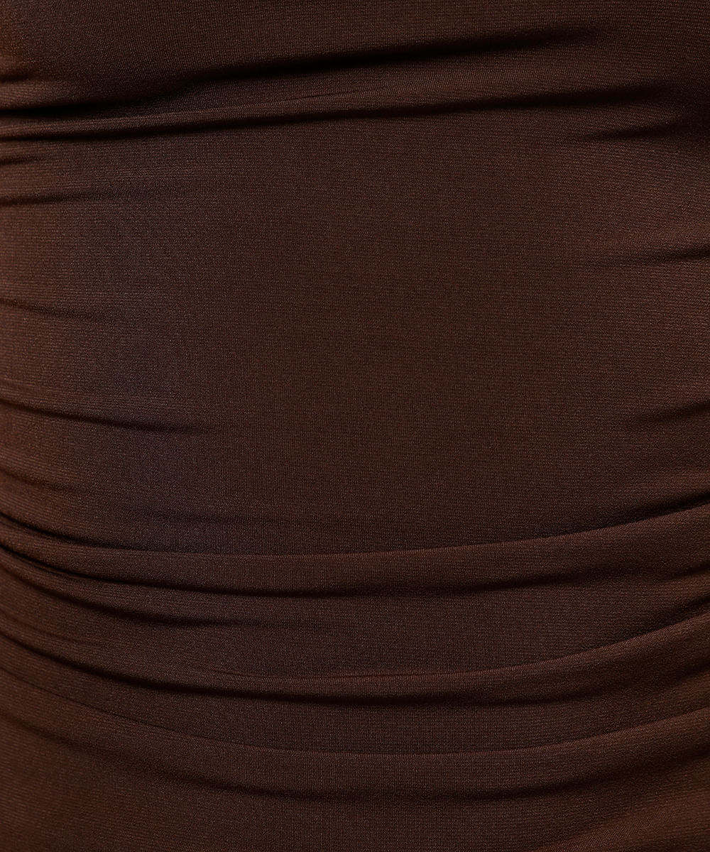 blusa ombro único com franzido mindset marrom