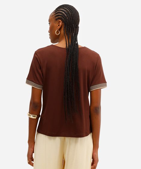camiseta de viscose decote redondo manga curta marrom