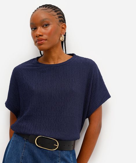 blusa feminina manga curta com fendas texturizada azul