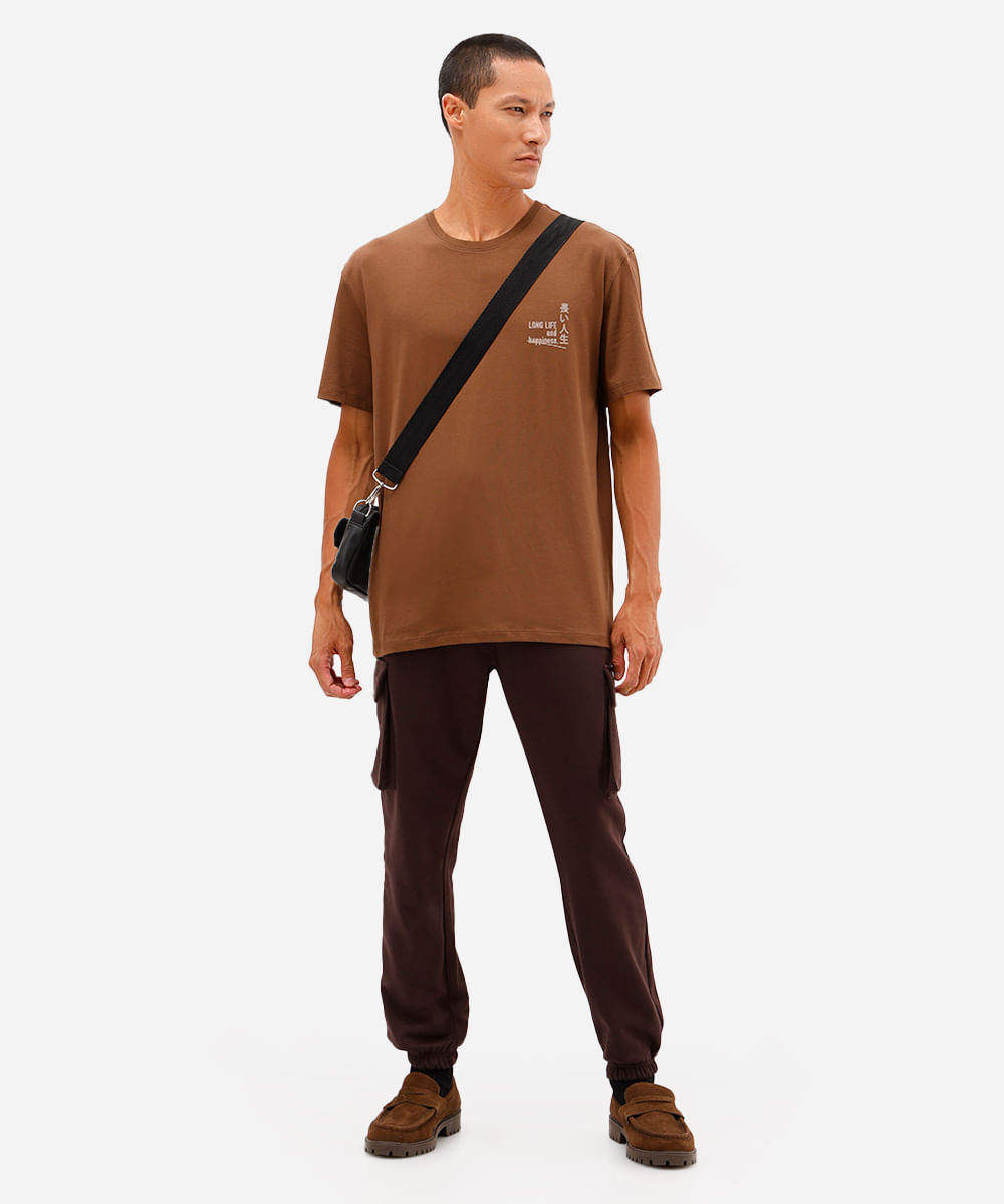 camiseta masculina de algodão peruano estampada marrom