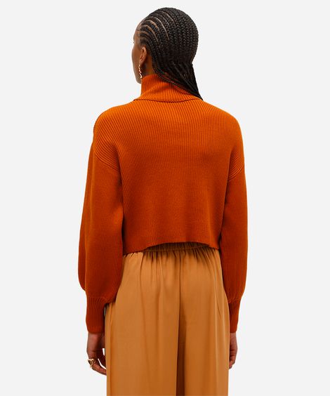 suéter de tricot canelado cropped gola alta - marrom medio