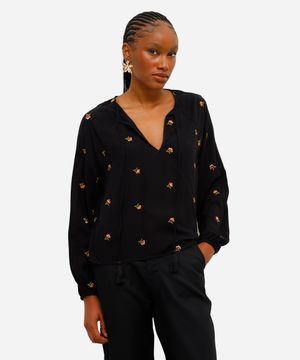 bata feminina de viscose com bordados florais preta