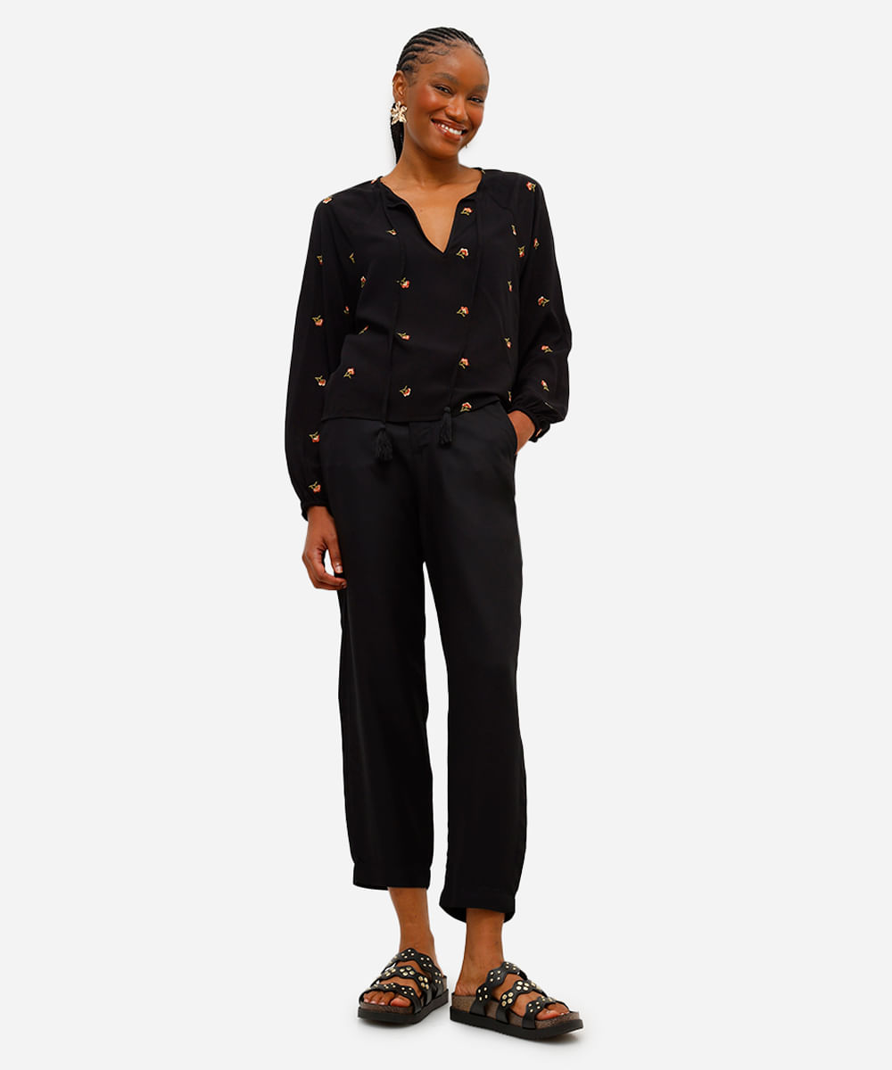 bata feminina de viscose com bordados florais preta