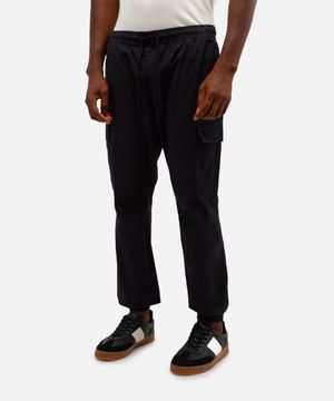 calça jogger masculina de sarja com bolso cargo preta