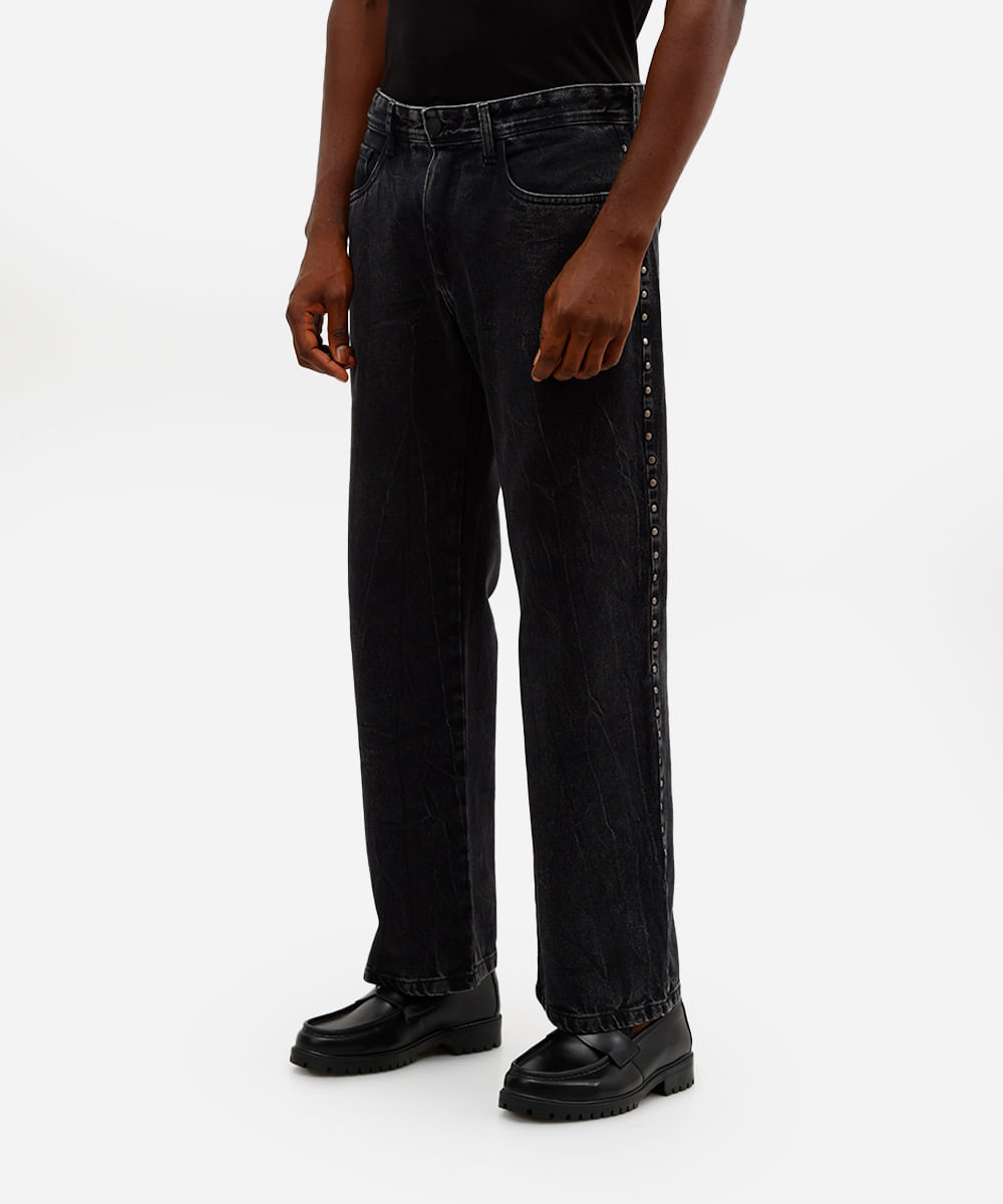 calça reta masculina jeans com tachas preta