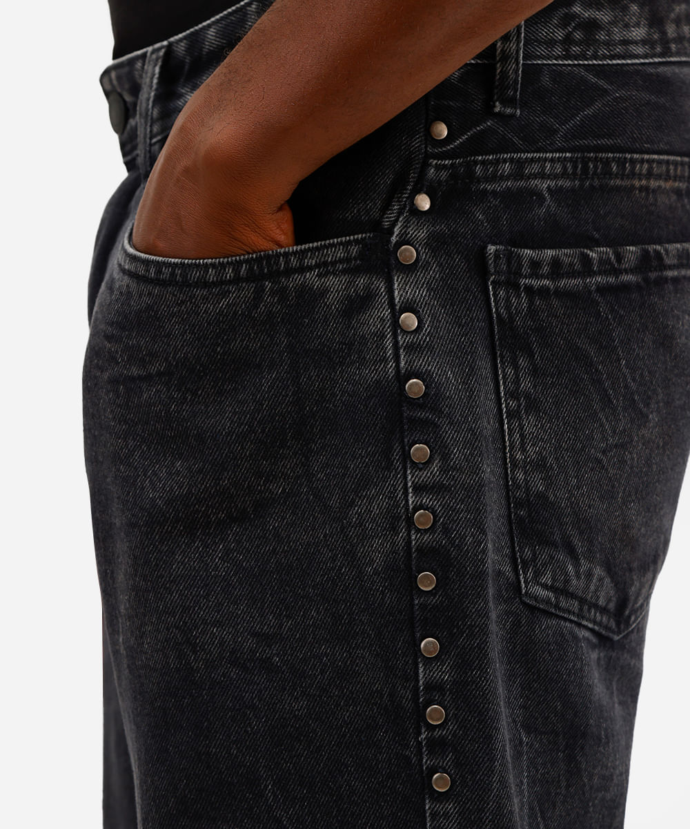 calça reta masculina jeans com tachas preta