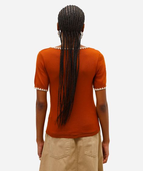 blusa feminina de tricot manga curta com bordado marrom