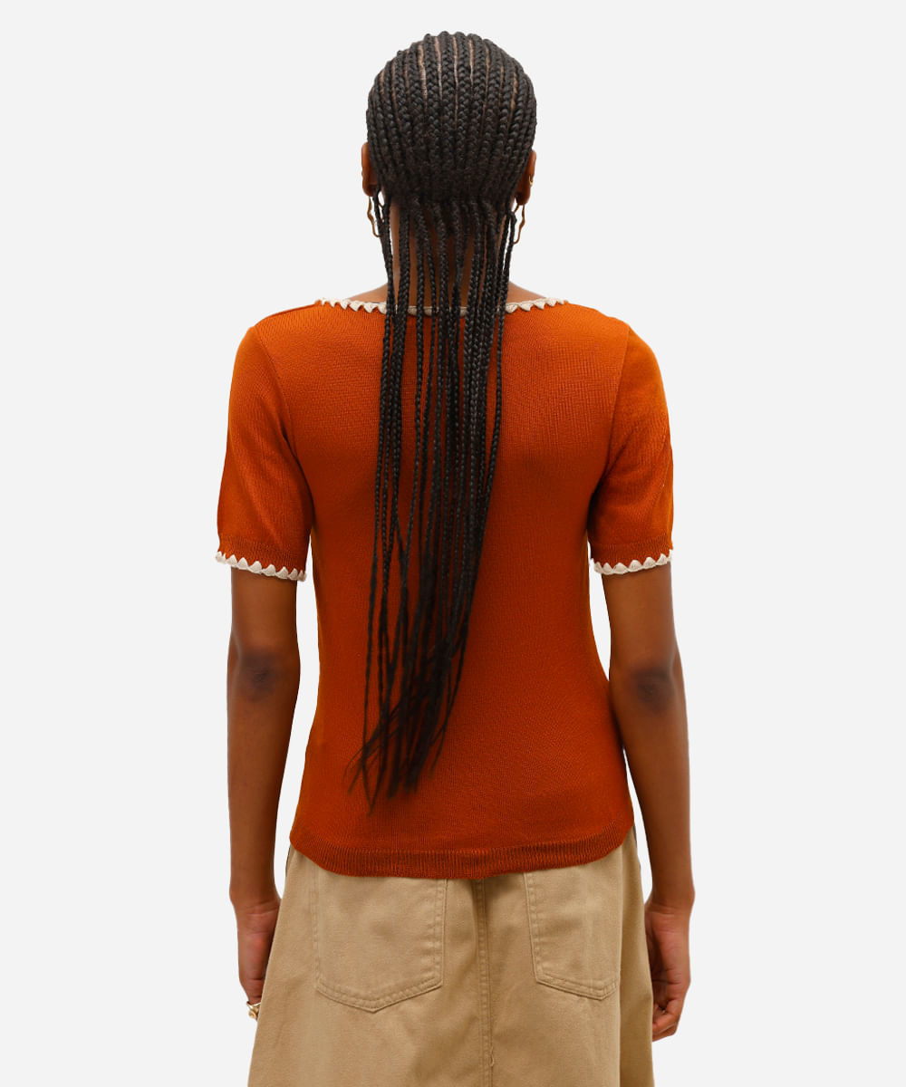 blusa feminina de tricot manga curta com bordado marrom