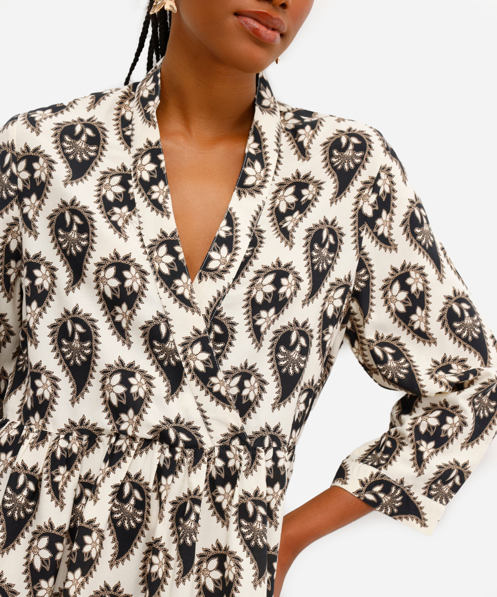 vestido curto feminino de viscose paisley bege