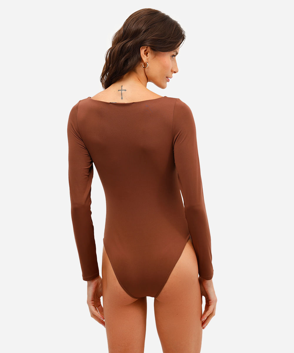 body decote canoa manga longa marrom