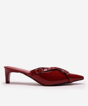 scarpin kitten com fivela e ilhós vinho