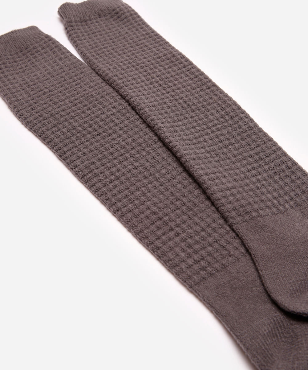 meia feminina de tricot cano longo texturizada cinza