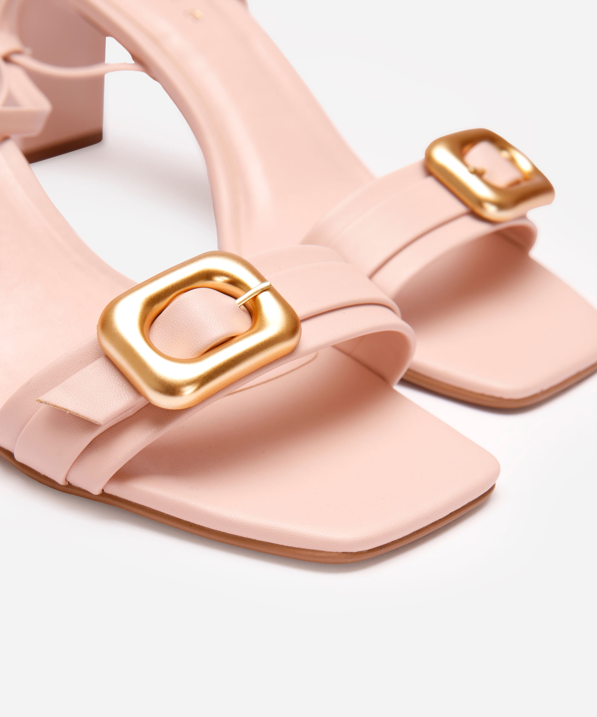 sandália com fivela salto alto oneself rosa