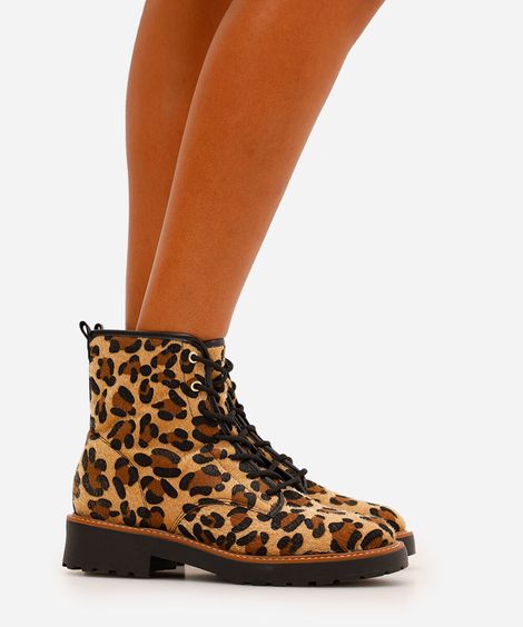 bota coturno feminina animal print texturizada vizzano bege