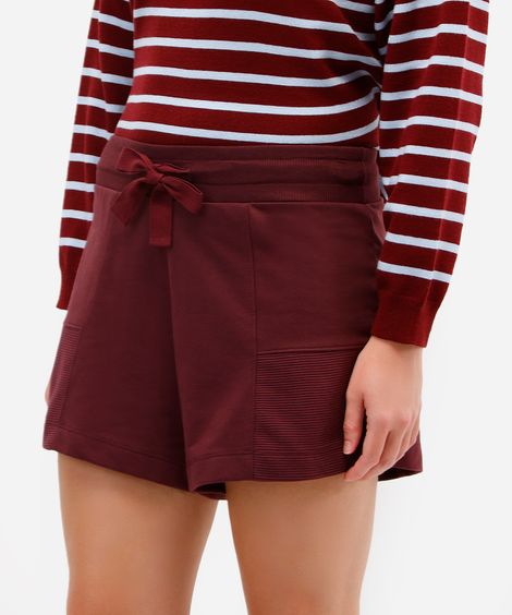 short básico de malha com recortes cintura alta vinho