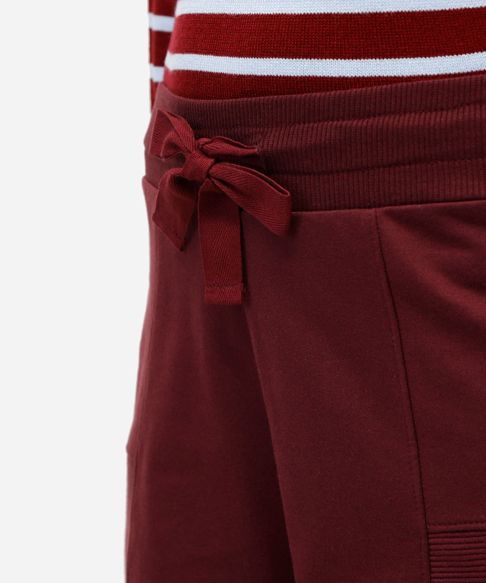 short básico de malha com recortes cintura alta vinho