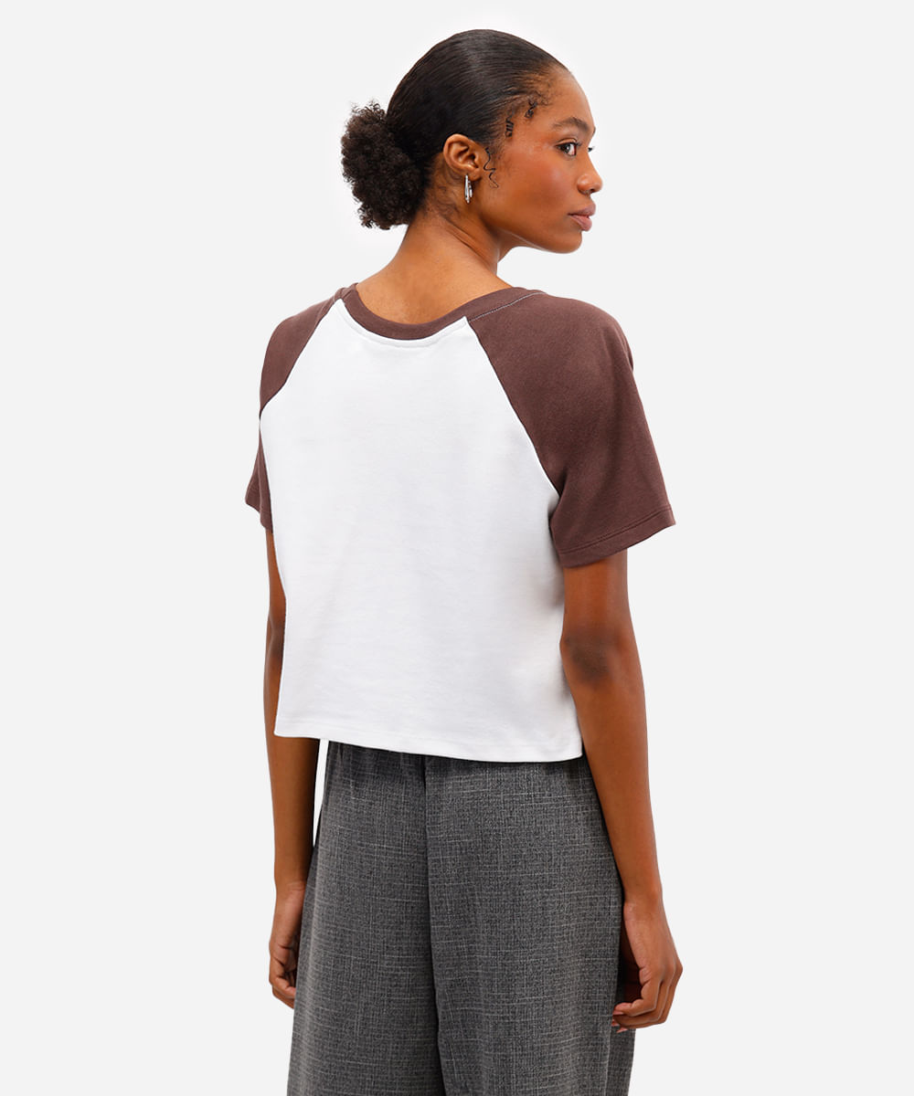 cropped feminino de algodão manga raglan manhattan marrom