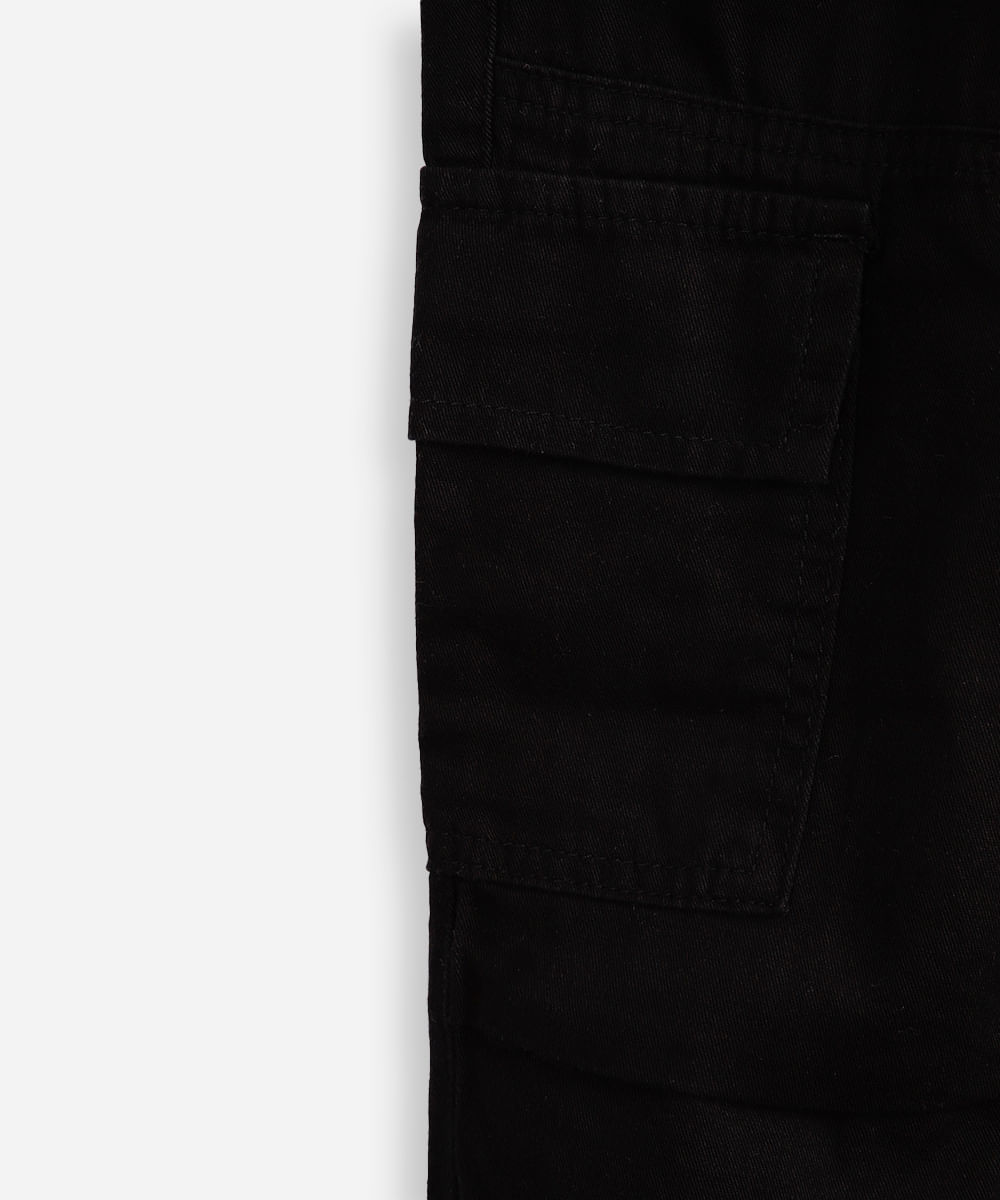 calça jogger infantil de sarja com bolsos cargo preta