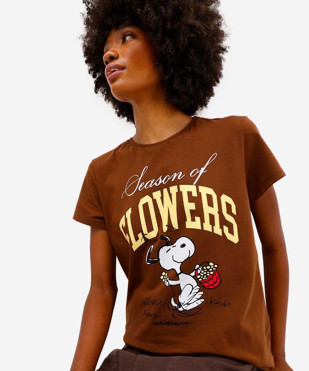 camiseta feminina de algodão manga curta snoopy marrom