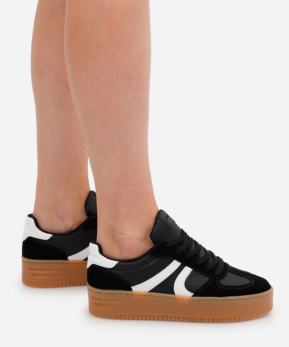 tênis plataforma casual com recortes preto