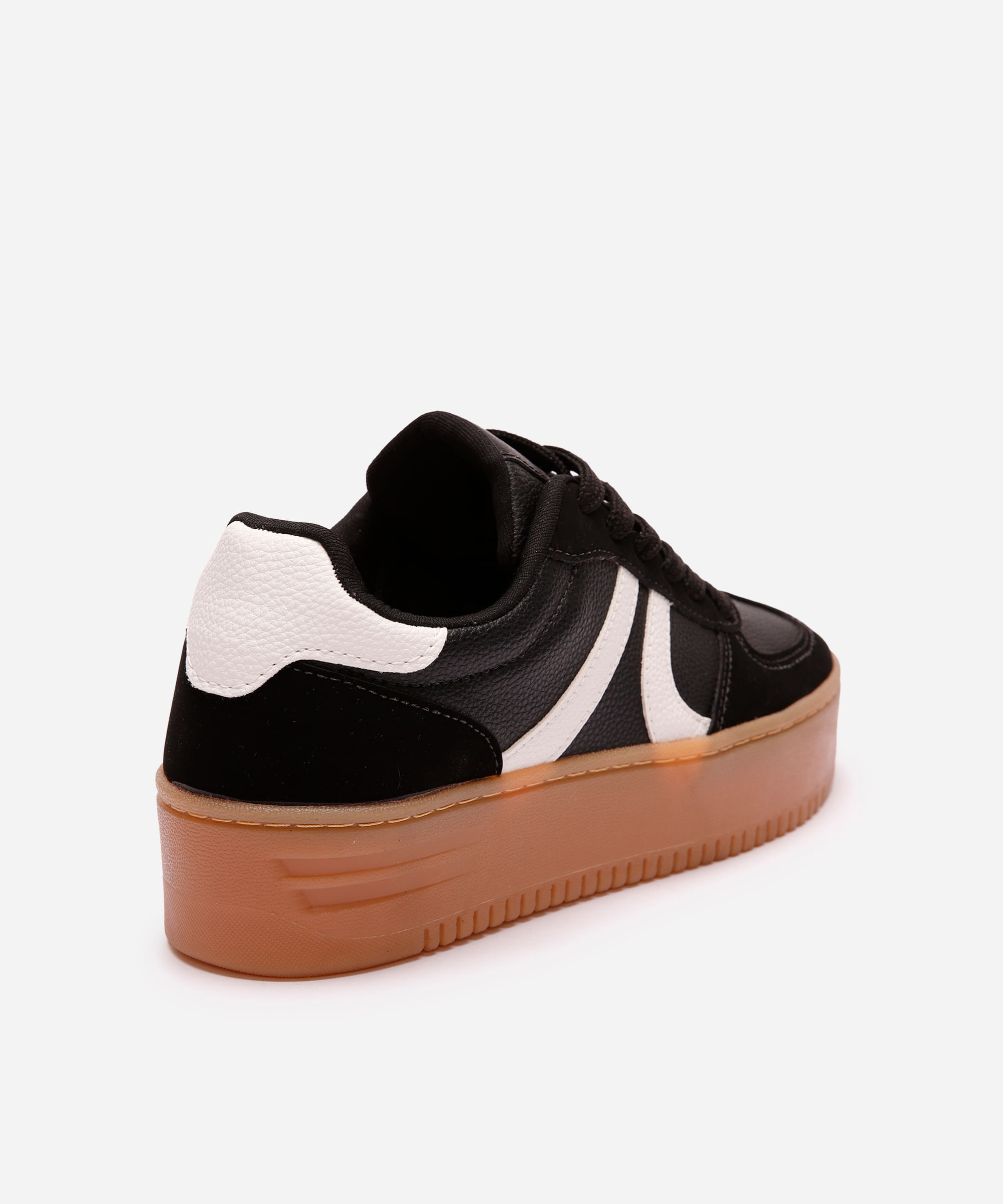 tênis plataforma casual com recortes preto