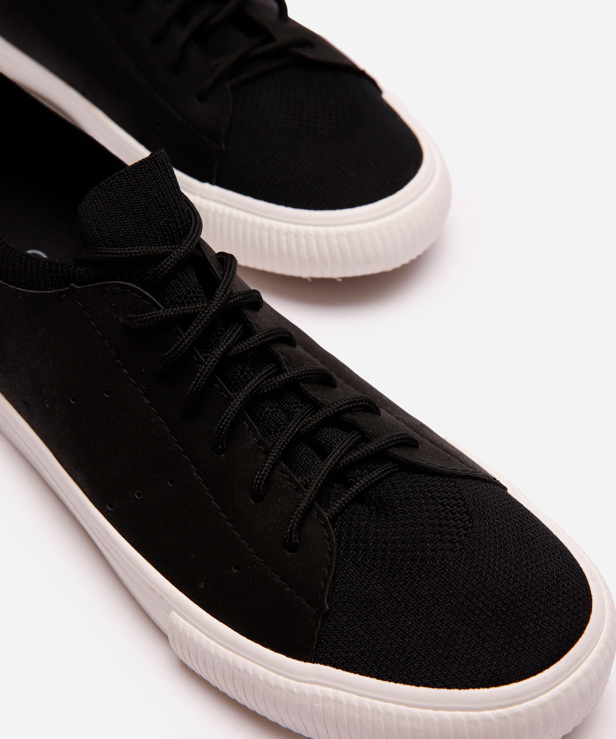 tênis casual com recortes oneself preto