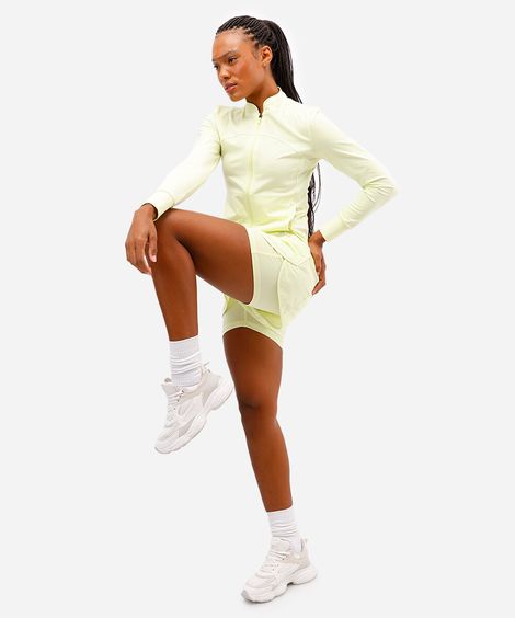 short running com forro e bolso esportivo verde