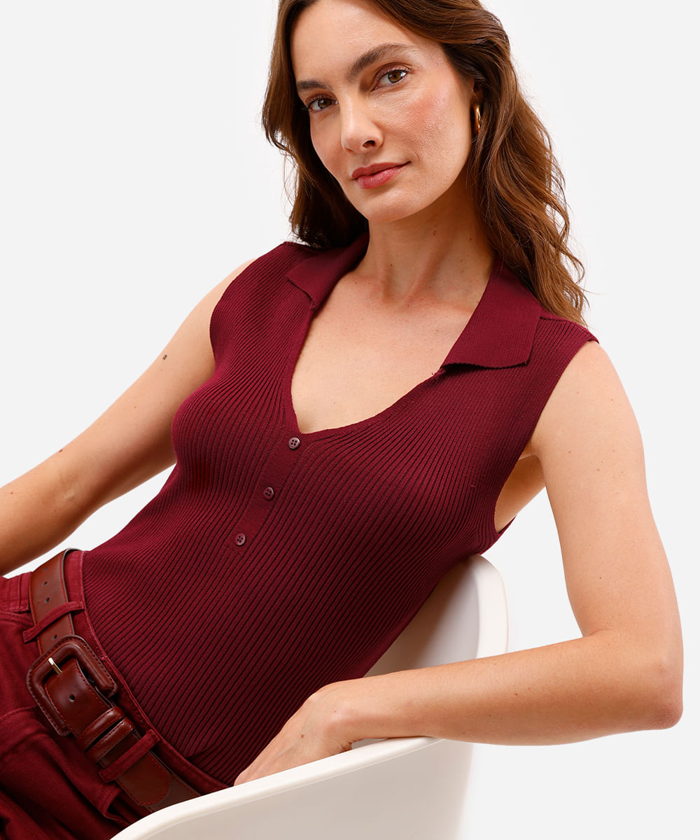 polo feminina de tricot decote v canelada vinho