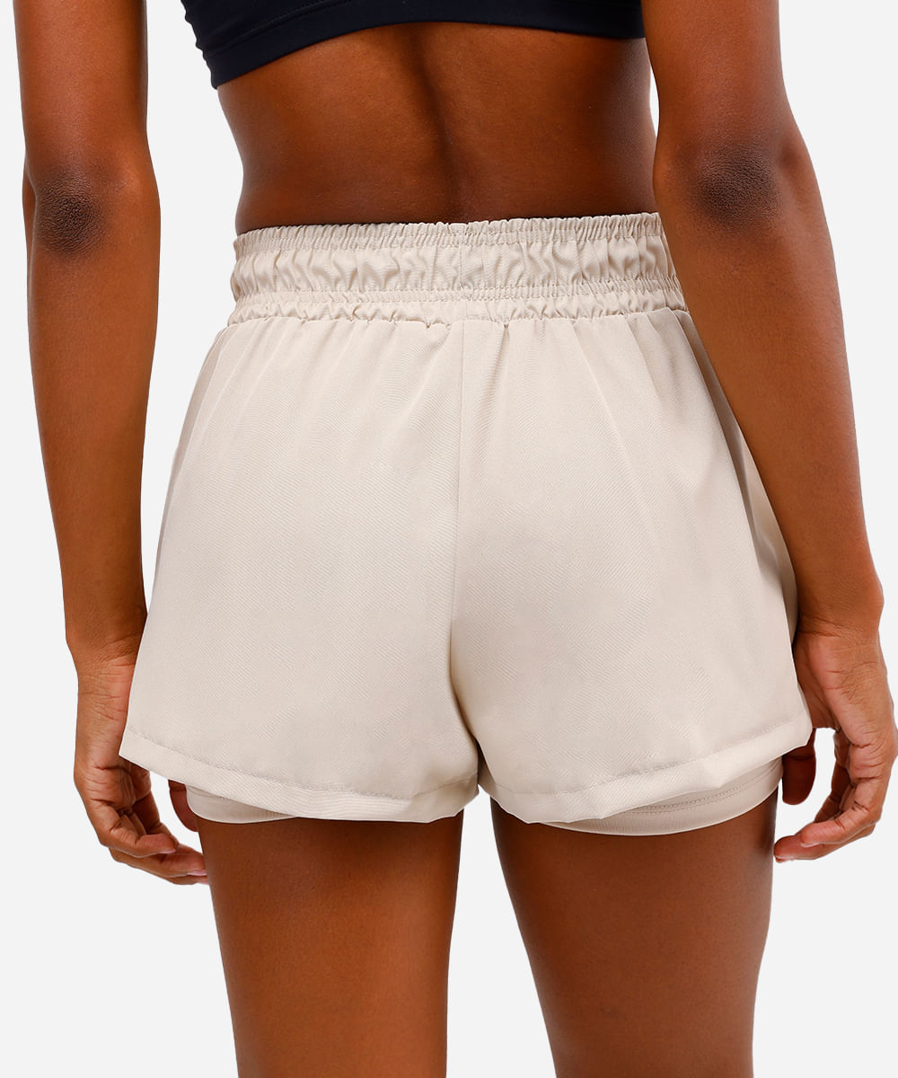 short running com forro esportivo bege