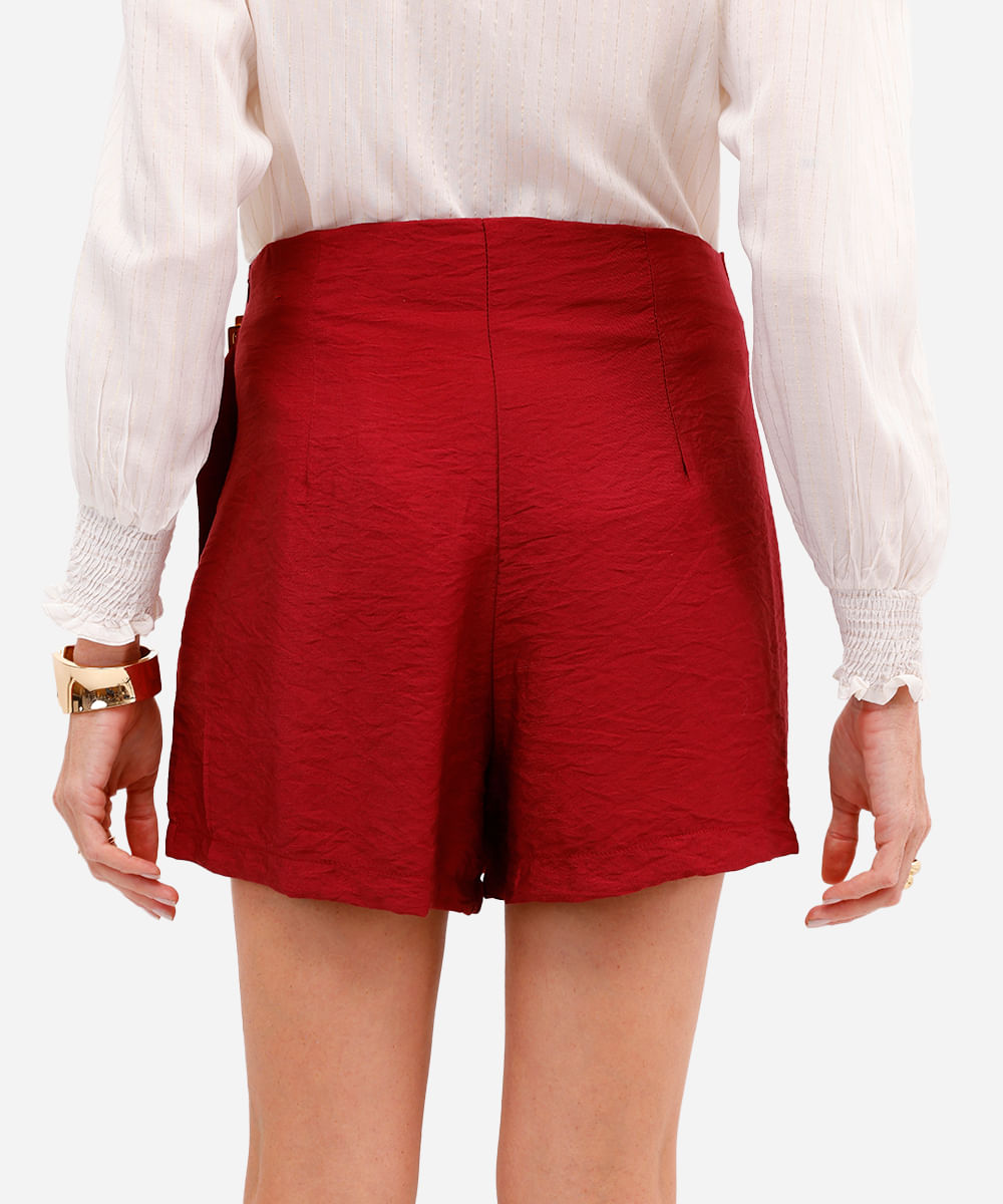 short saia feminino com fivela texturizado vinho